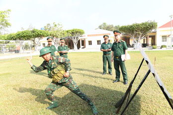 Kiểm tra công tác huấn luyện tại Tiểu đoàn 1