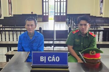 Mang hung khí đến quán karaoke để hành hung đối thủ sau mâu thuẫn