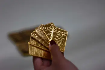 Vàng miếng SJC lên kỷ lục 100,4 triệu đồng/lượng