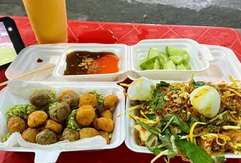 Nhiều nguy cơ tiềm ẩn từ món ăn vặt yêu thích