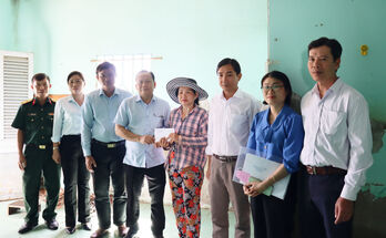 Cần Giuộc: Hỗ trợ người dân có nhà bị hư hại do mưa giông