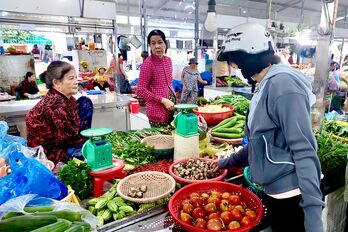 Siết chặt chi tiêu thời vật giá 'leo thang'