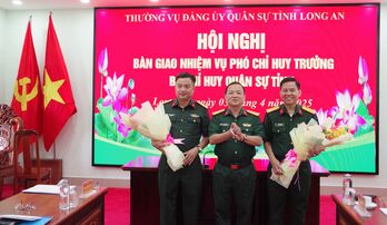 Bàn giao chức vụ Phó Chỉ huy trưởng Bộ Chỉ huy Quân sự tỉnh Long An