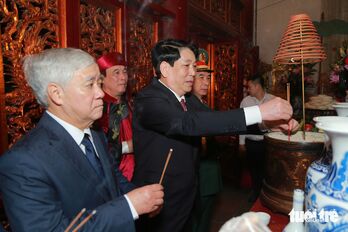 Chủ tịch nước Lương Cường dâng hương giỗ tổ Hùng Vương