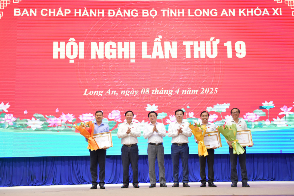 Tập trung thực hiện các nhiệm vụ trong quí II gắn với sắp xếp, tinh gọn bộ máy