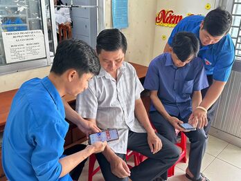 Sức trẻ trong phong trào 'Bình dân học vụ số'