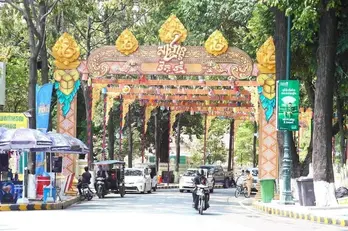 Vietnamese leaders extend New Year wishes to Laos, Cambodia