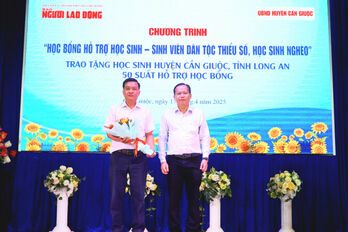 Cần Giuộc: Trao học bổng cho học sinh có hoàn cảnh khó khăn