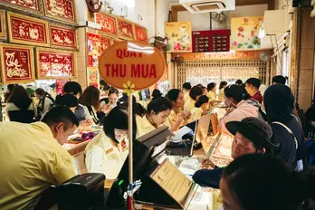 Chen nhau bán khi giá vàng bốc hơi 6 triệu đồng/lượng