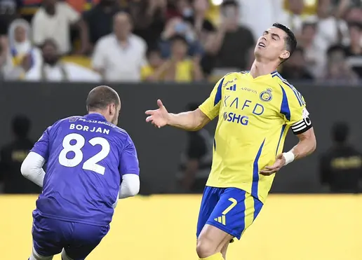Ronaldo nói gì sau cú sốc?