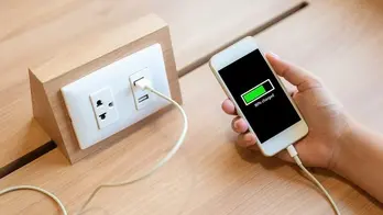 Sạc từ ổ cắm USB âm tường có nhanh hơn củ sạc thường?