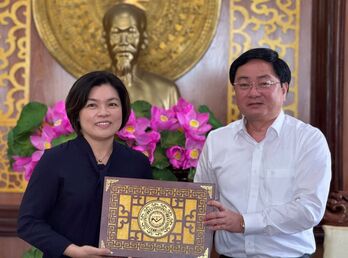 Leader of Ching Luh Shoes Vietnam Co., Ltd. pays courtesy visit to provincial leaders