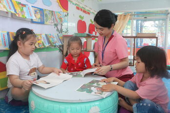 Khơi gợi tình yêu sách cho trẻ