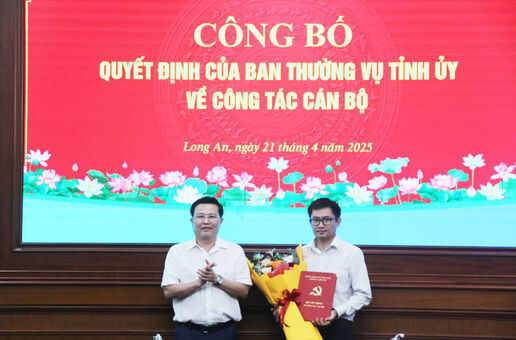 Đồng chí Bùi Văn Hận giữ chức danh Thư ký Bí thư Tỉnh ủy Long An