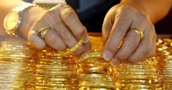 Vàng đạt đỉnh 124 triệu đồng: Chuyên gia kêu gọi thận trọng khi đầu tư