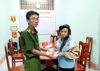 Thanh niên nhặt được hơn 7,5 triệu đồng, báo Công an tìm trả cho người đánh rơi