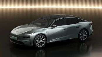 Toyota ra mắt xe điện lớn hơn Camry, nội thất cận sang nhưng ngoại hình phổ thông