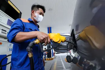 Giá xăng dầu hôm nay 25/4: Đồng loạt tăng