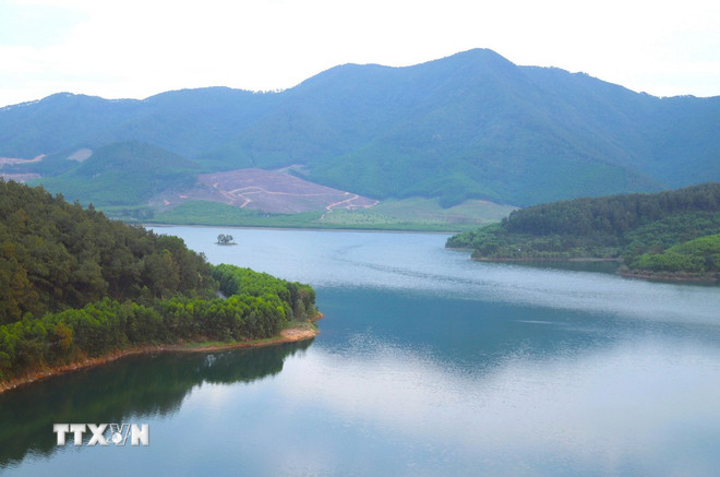 Nghệ An: Vẻ đẹp hoang sơ, yên bình của hồ Xuân Dương thu hút du khách