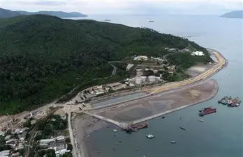 Vietnam strives to build free trade zones and duty-free ports