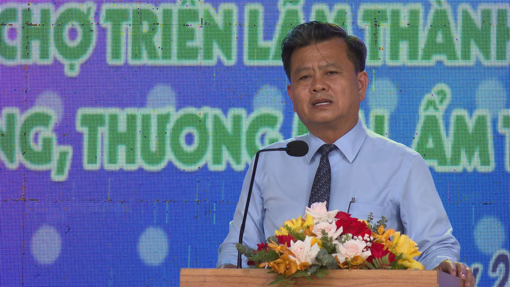 Launching fair exhibiting achievements in socio-economic, national defense and security, trade, cuisine, and OCOP products of Long An