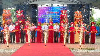 Launching fair exhibiting achievements in socio-economic, national defense and security, trade, cuisine, and OCOP products of Long An