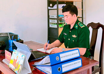 Cán bộ biên phòng tận tụy, trách nhiệm với công việc