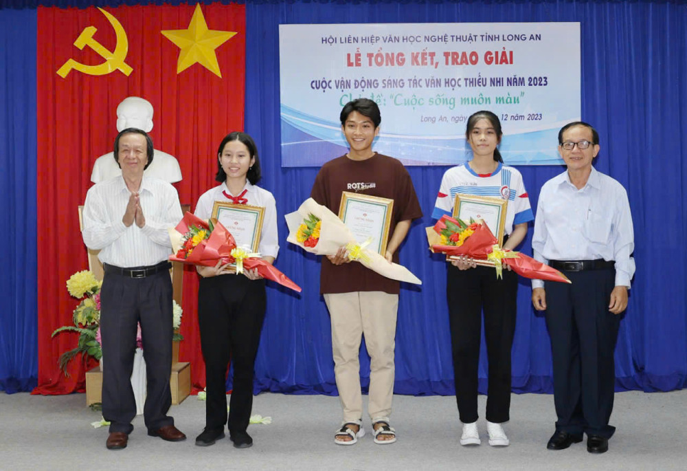 Văn học, nghệ thuật - 'chiếc neo' giữ chặt bản sắc văn hóa