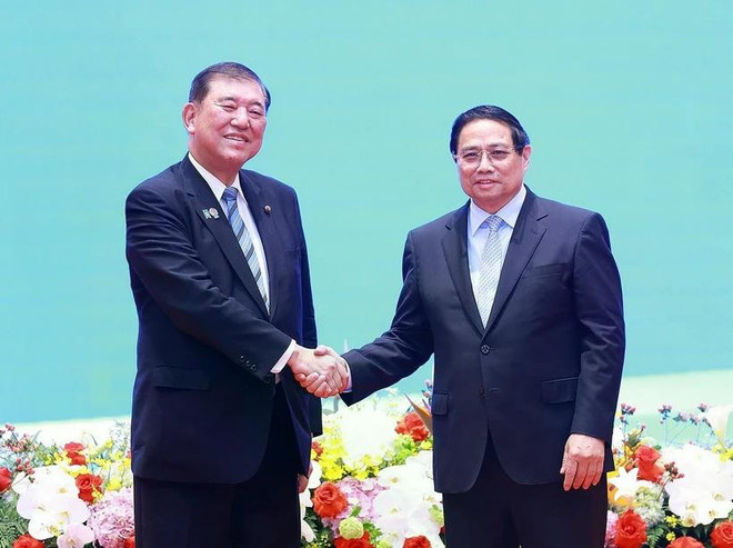 Japanese PM wraps up official visit to Vietnam