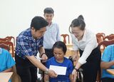 Thăm, tặng quà người có công với cách mạng tiêu biểu