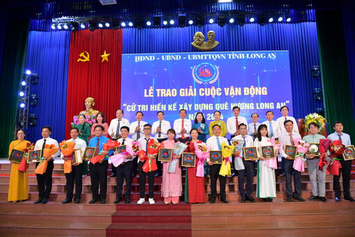 Vinh danh 14 hiến kế xuất sắc Cuộc vận động Cử tri hiến kế xây dựng quê hương Long An lần thứ 2