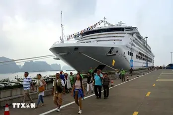 Quang Ninh province welcomes first fully chartered cruise ship