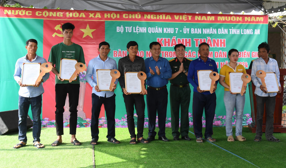Người trẻ giữ đất biên cương