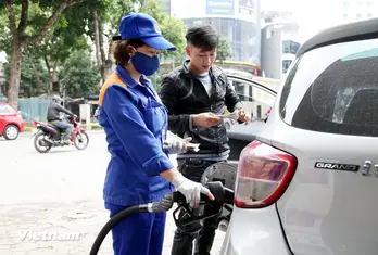 Quay đầu giảm nhẹ, giá xăng RON95-III về gần ngưỡng 19.500 đồng mỗi lít