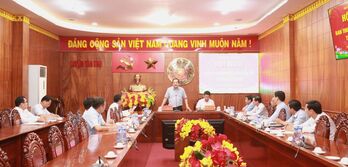 Phó Chủ tịch UBND tỉnh - Nguyễn Minh Lâm làm việc với Ban Thường vụ Huyện ủy Tân Trụ