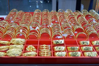 Đầu tư vàng hay bất động sản?