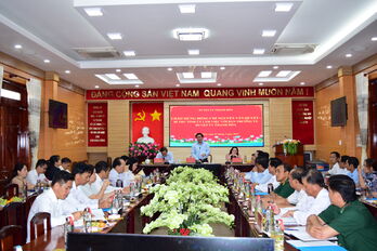Bí thư Tỉnh ủy - Nguyễn Văn Quyết làm việc với Ban Thường vụ Huyện ủy Thạnh Hóa