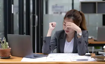 Nắng nóng, dân văn phòng ngồi máy lạnh nhiều cẩn thận sốc nhiệt