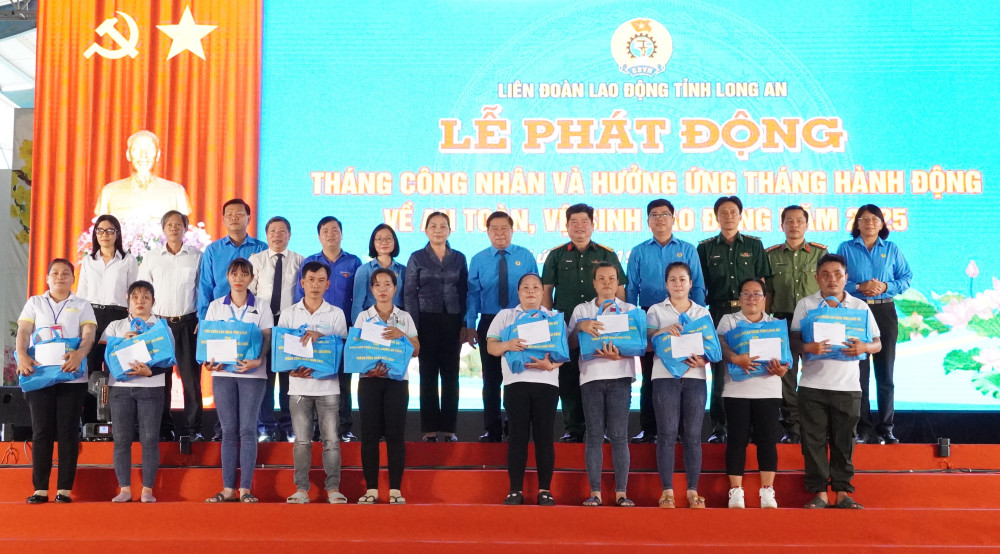 Hướng về công nhân, lao động