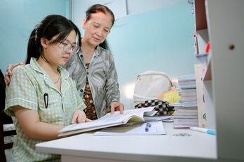 Cùng con vượt qua áp lực mùa thi