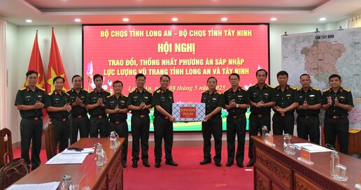 Bộ CHQS tỉnh Long An và Tây Ninh thống nhất phương án sáp nhập đơn vị