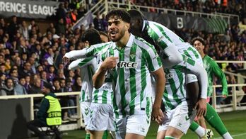 Antony tỏa sáng giúp Real Betis gặp Chelsea ở chung kết Conference League