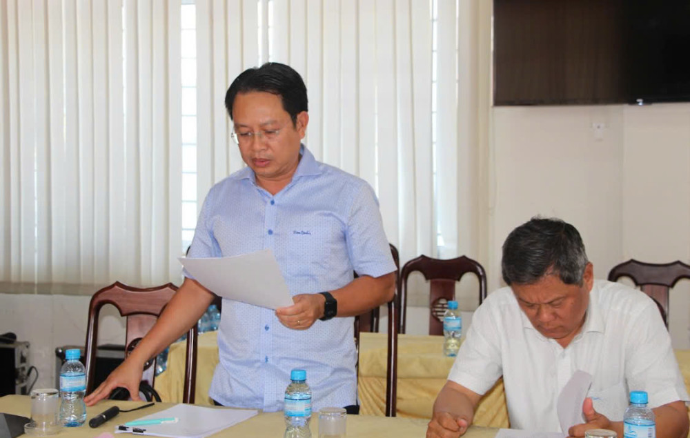 Chủ tịch UBND huyện Thủ Thừa – Võ Anh Linh báo cáo về các dự án xây dựng trụ sở trên địa bàn huyện