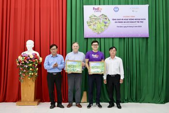 LUFO tổ chức chương trình giao lưu hoạt động ngoại khóa và trao quà