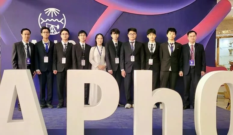 All eight Vietnamese students win medals at Asian Physics Olympiad