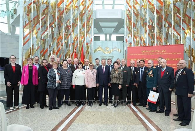 Party chief calls for closer friendship between Vietnam, Belarus