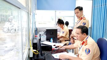 Công an tỉnh Long An tổ chức kỳ sát hạch cấp giấy phép lái xe đầu tiên