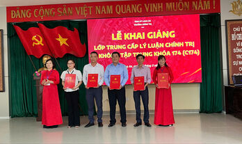 Khai giảng lớp Trung cấp lý luận chính trị hệ không tập trung khóa 174