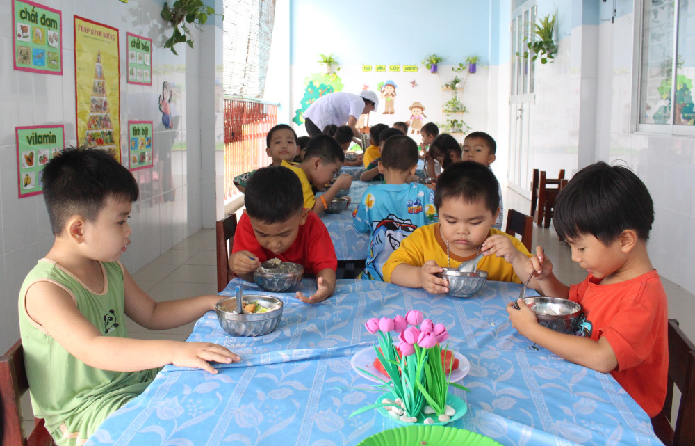 Siết chặt quản lý từ bếp ăn tập thể đến hàng quán vỉa hè