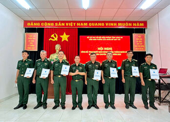 Nâng lương, thăng quân hàm cho 41 quân nhân chuyên nghiệp